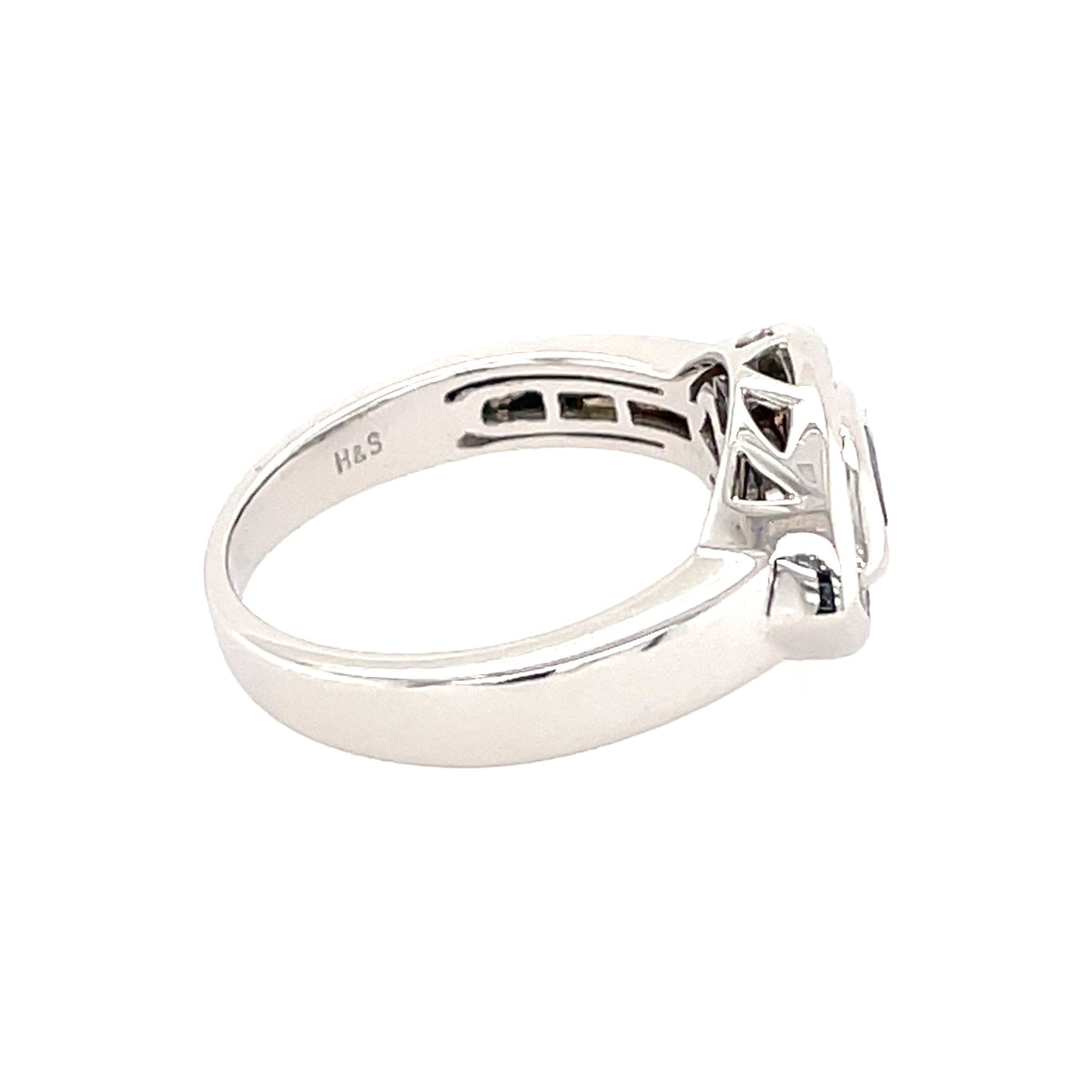 Oval Sapphire & Diamond Cluster 18ct Ring
