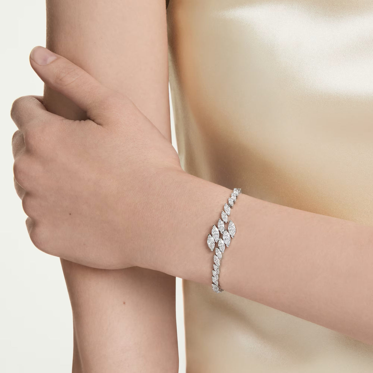 Swarovski Mesmera Marquise cut, White, Rhodium plated Bracelet