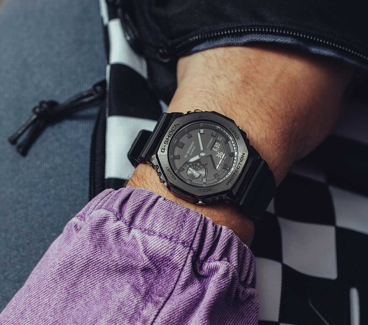 G-SHOCK All Black Metal Cover Series GM-2100BB-1AER