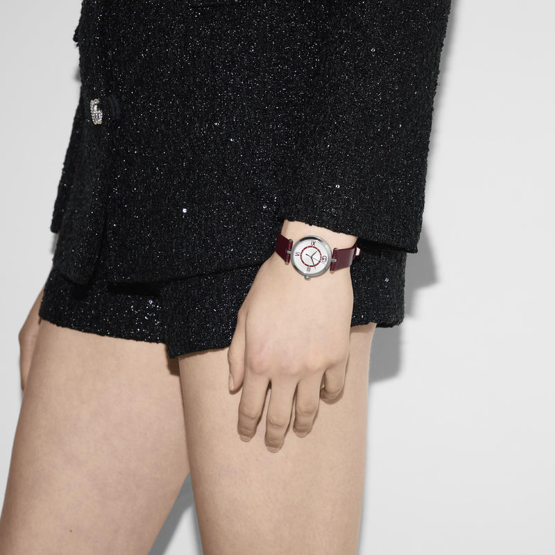 Gucci Model 2000 Red 30mm Watch YA167508