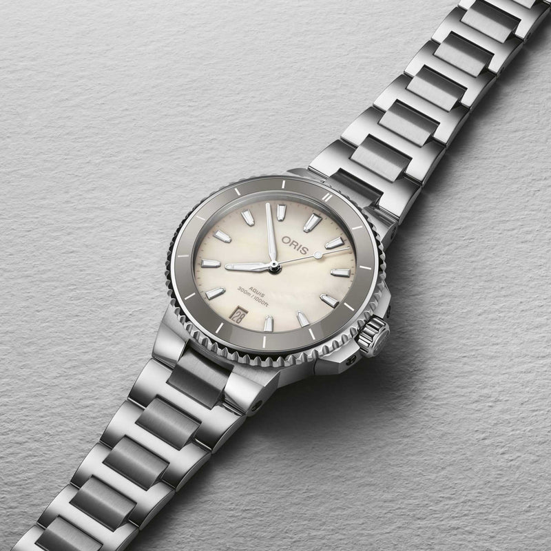 Oris Aquis Date Diamonds MOP Dial 36.5mm Watch 01 733 7792 4956-07 8 19 05P