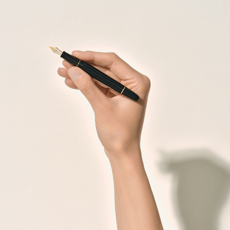 Montblanc Meisterstück Gold-Coated Classique Medium Fountain Pen MB132464